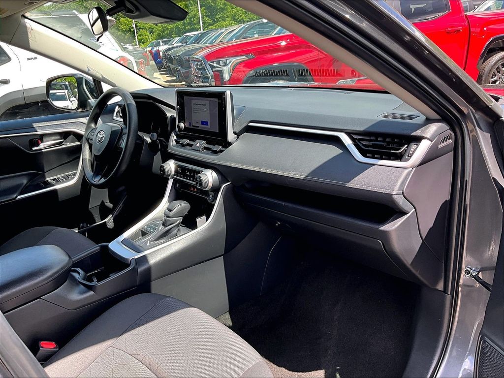 2024 Toyota RAV4 — photo 14