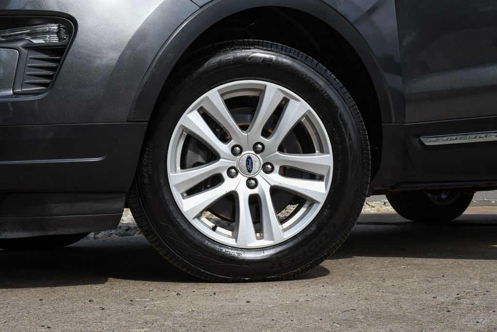 View vehicle photo 6