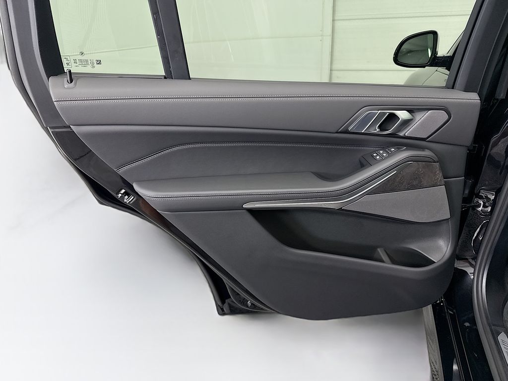 Thumbnail: 2026 BMW X7 - 26