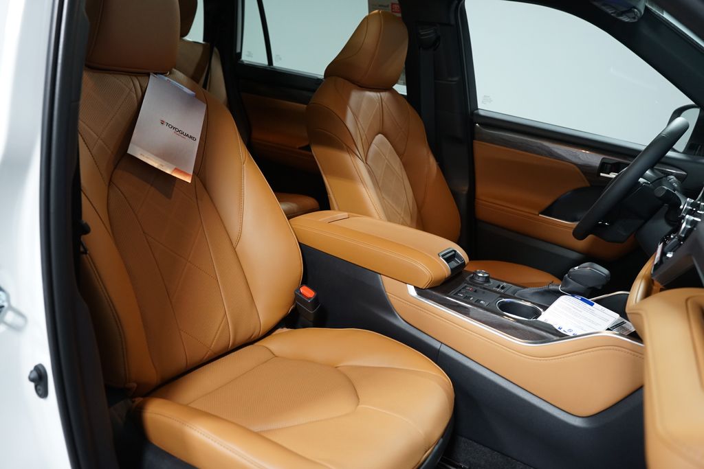 Thumbnail: 2026 Toyota Highlander - 30