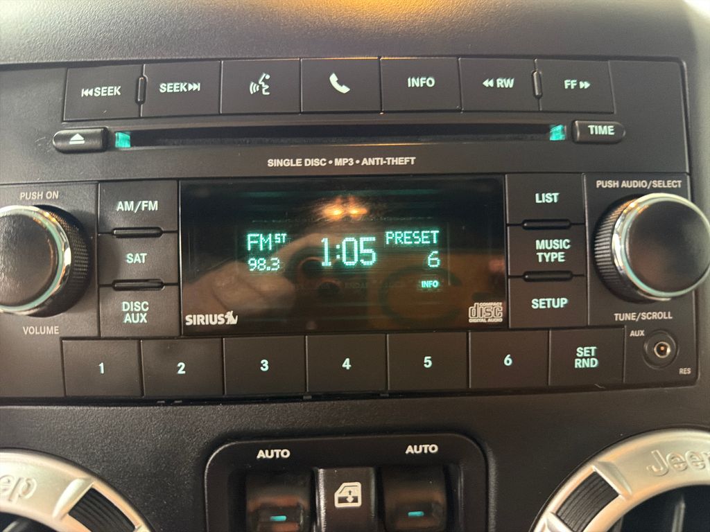 Used 2018 White Jeep Unlimited Sahara image 23