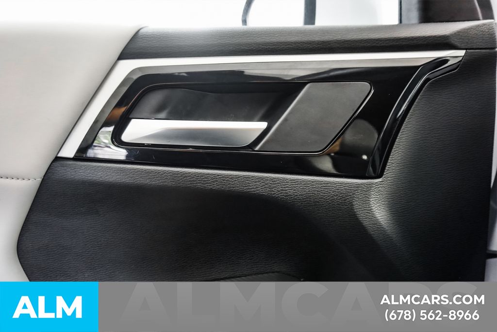 Used 2025 White Mitsubishi SE image 48