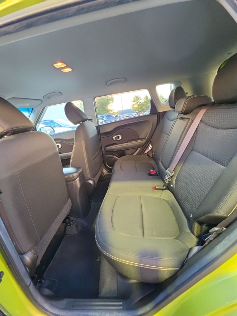Used 2015 Green Kia Plus image 18