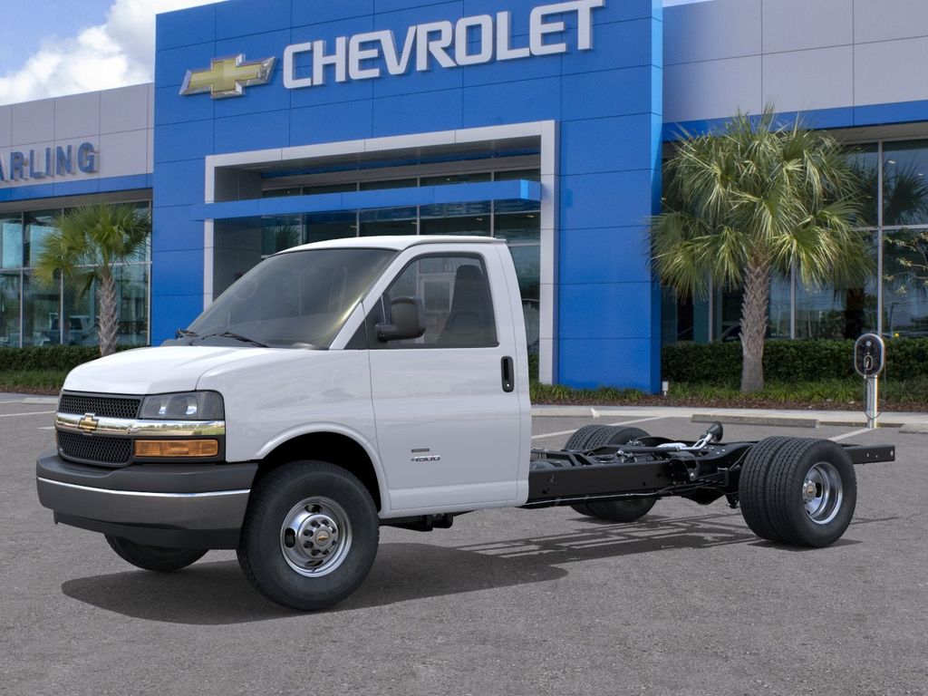 Summit White 2026 Chevrolet Express Chassis Van Rear-Wheel Drive 8-Speed Automatic