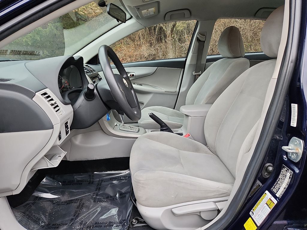 Thumbnail: 2013 Toyota Corolla - 13