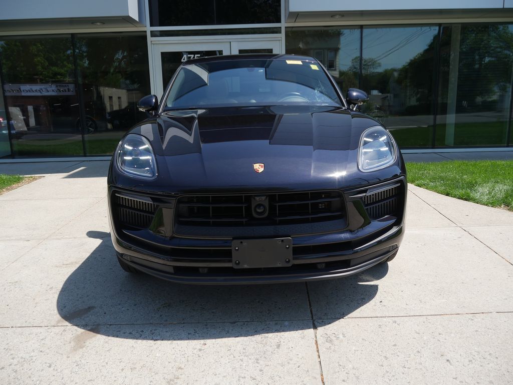 Thumbnail: 2023 Porsche Macan - 10