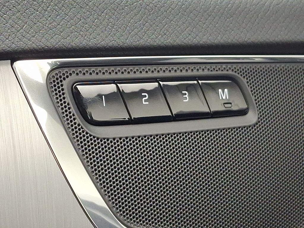 Thumbnail: 2021 Volvo XC90 - 24