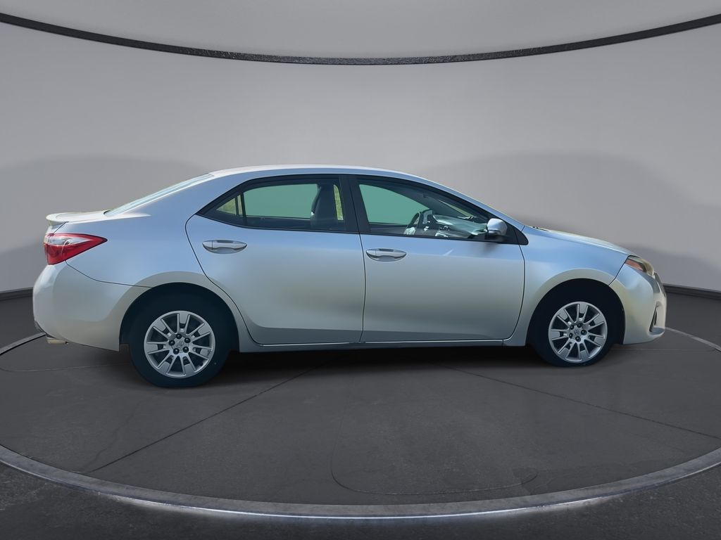 Thumbnail: 2015 Toyota Corolla - 9