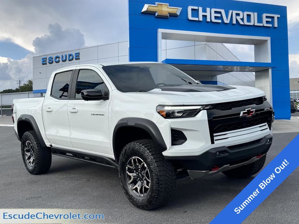 Summit White 2023 Chevrolet Colorado Pickup Truck Four-Wheel Drive 8-Speed Automatic