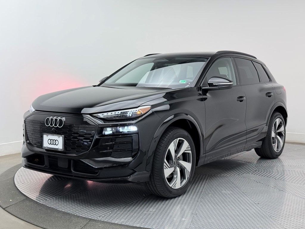 Thumbnail: 2025 Audi Q6 e-tron - 5
