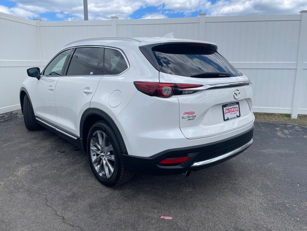 View vehicle photo 4