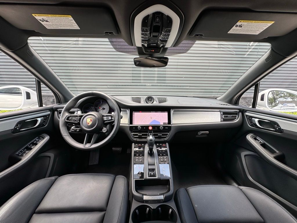 2025 Porsche Macan S 32