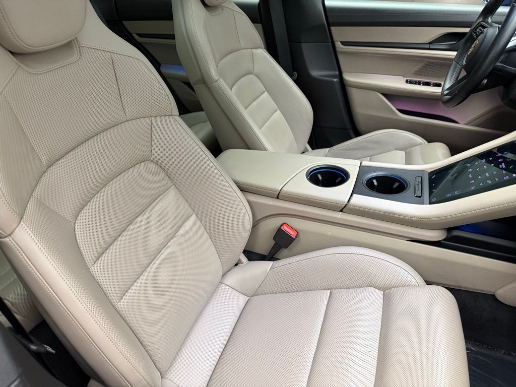 Thumbnail: 2021 Porsche Taycan - 28