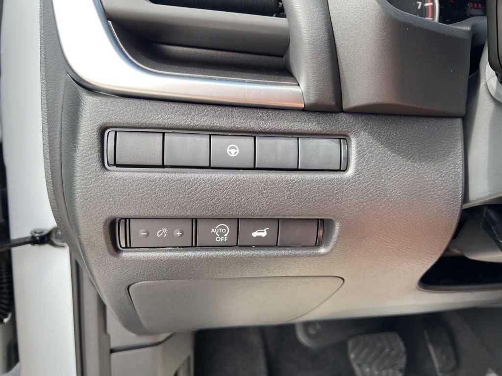 2025 Everest White Pearl Nissan Rogue SV FWD SUV