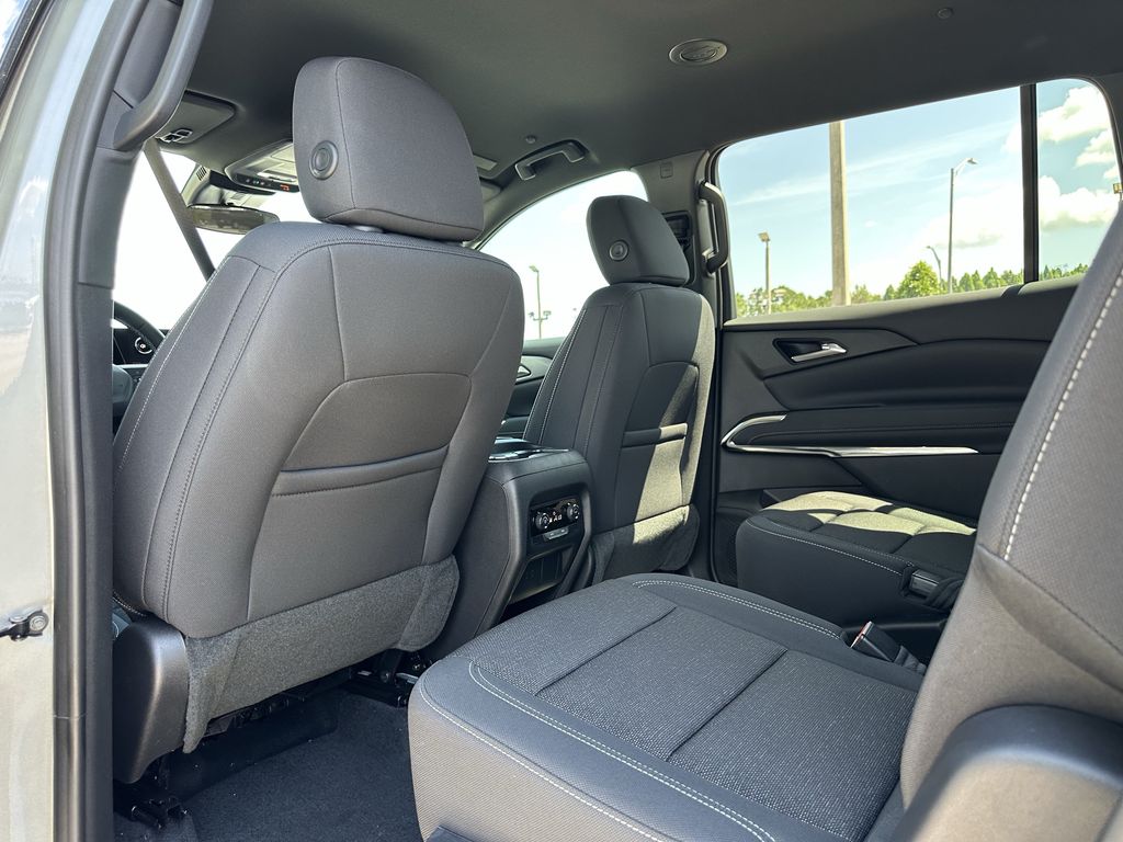 new 2026 Chevrolet Traverse car, priced at $38,295
