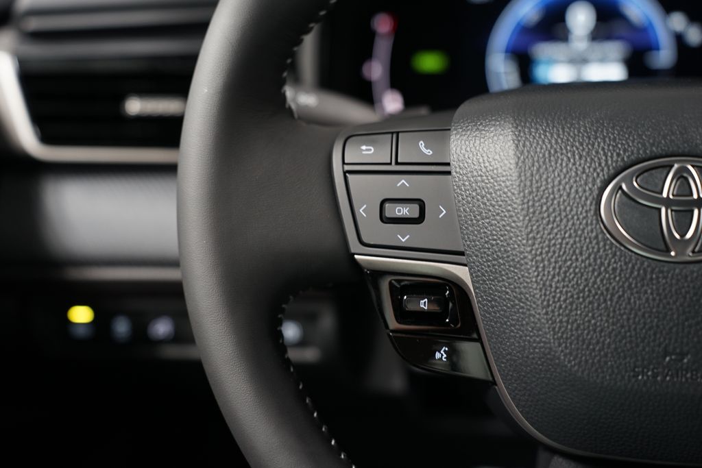 2025 Toyota Camry SE 14
