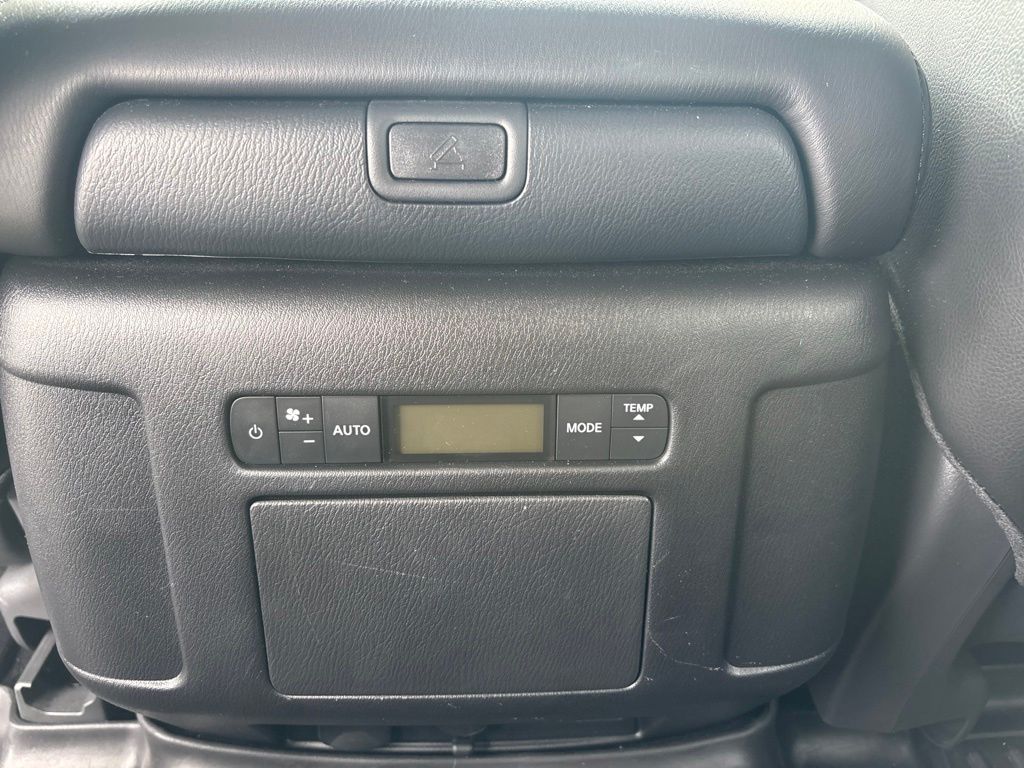 Used 2023 White Nissan SL image 22