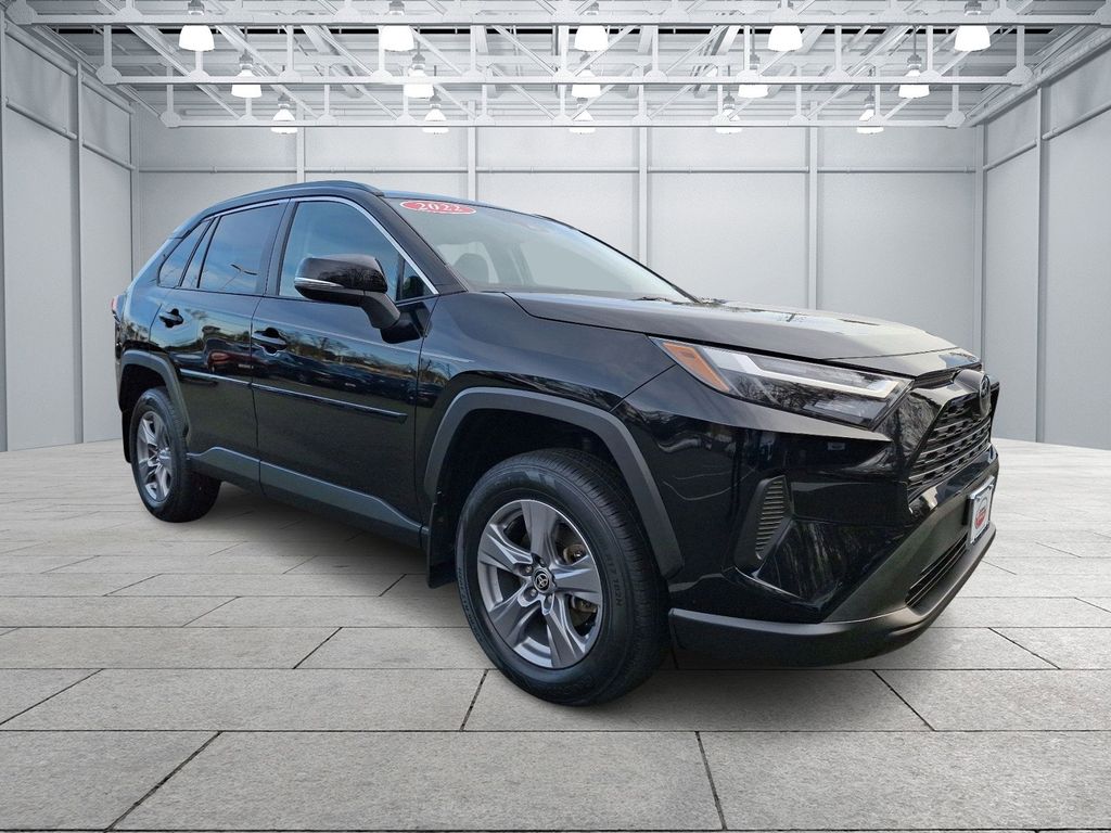 2022 Toyota RAV4 XLE 3