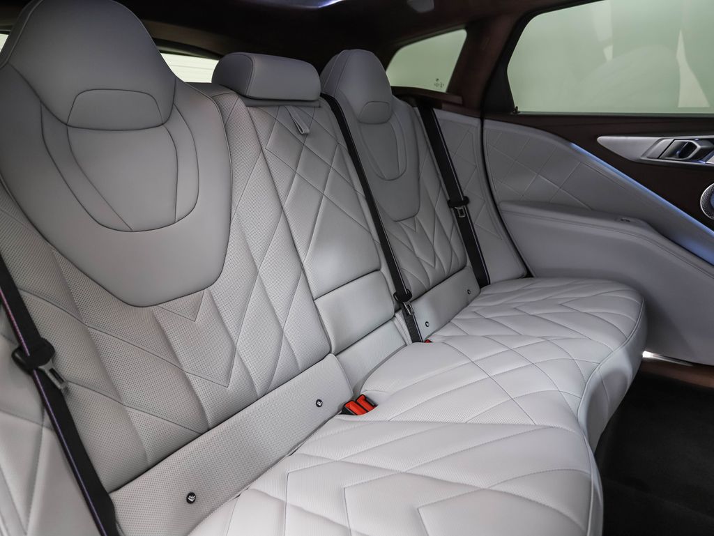 Thumbnail: 2025 BMW XM - 27