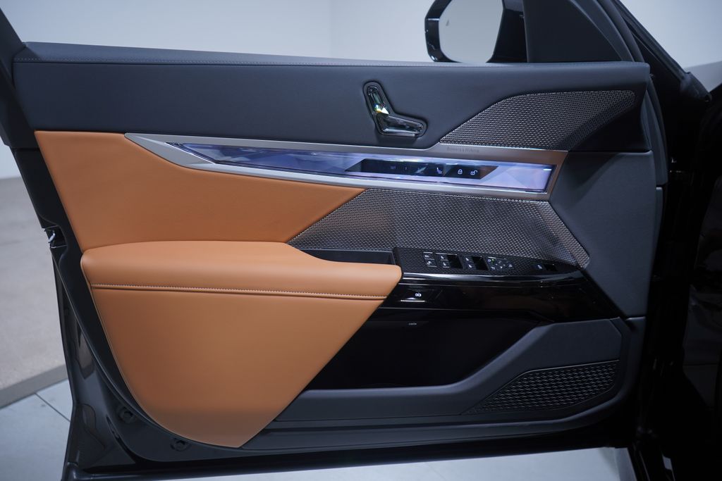 2025 BMW 7 Series 740i 11