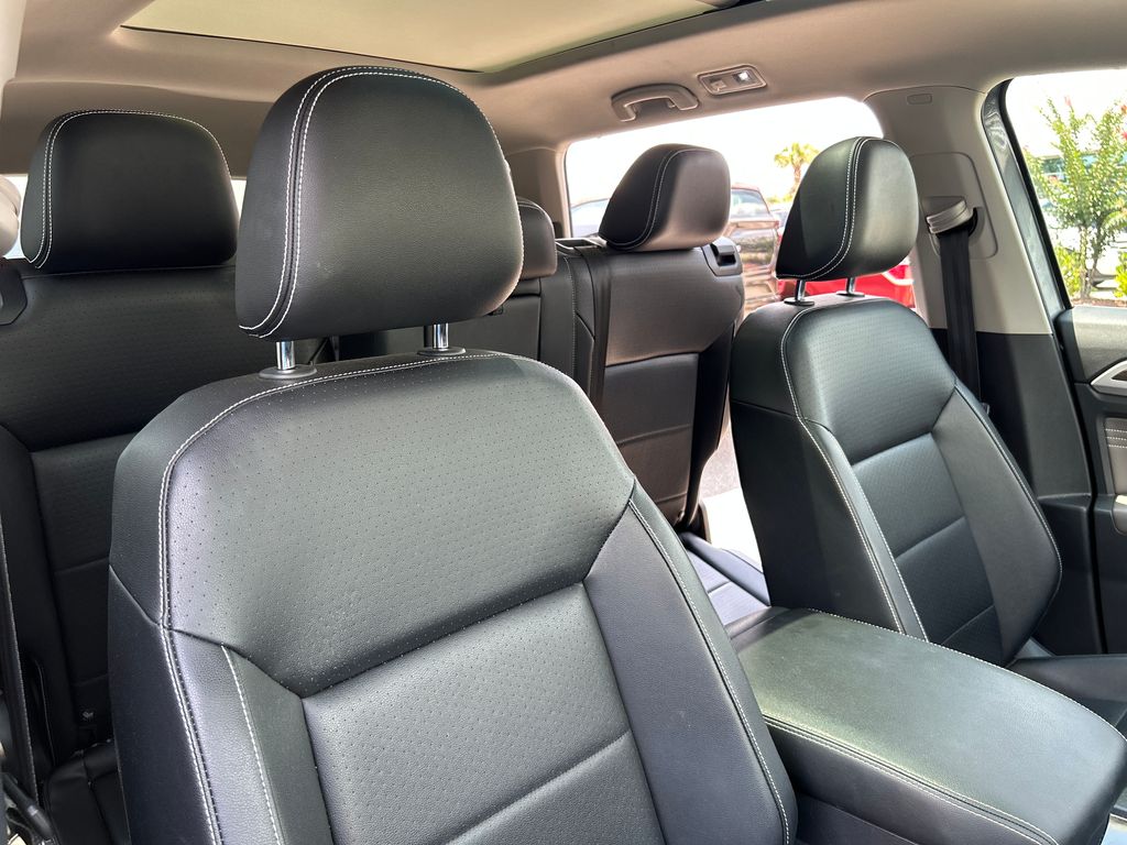 2022 Volkswagen Atlas 3.6L V6 SE w/Technology FWD SUV