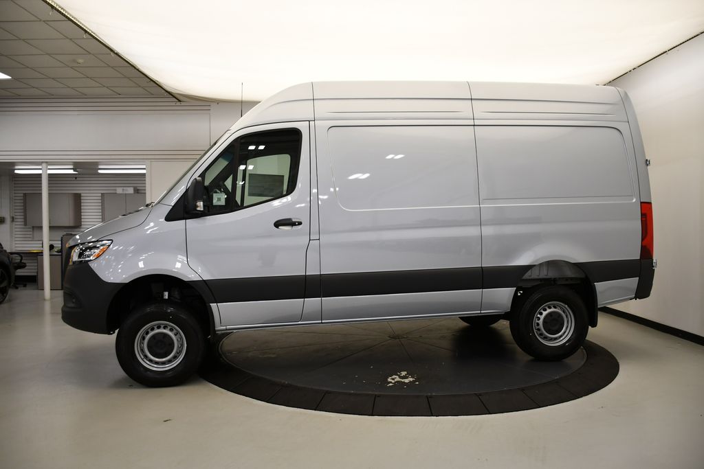 Thumbnail: 2025 Mercedes-Benz Sprinter - 4