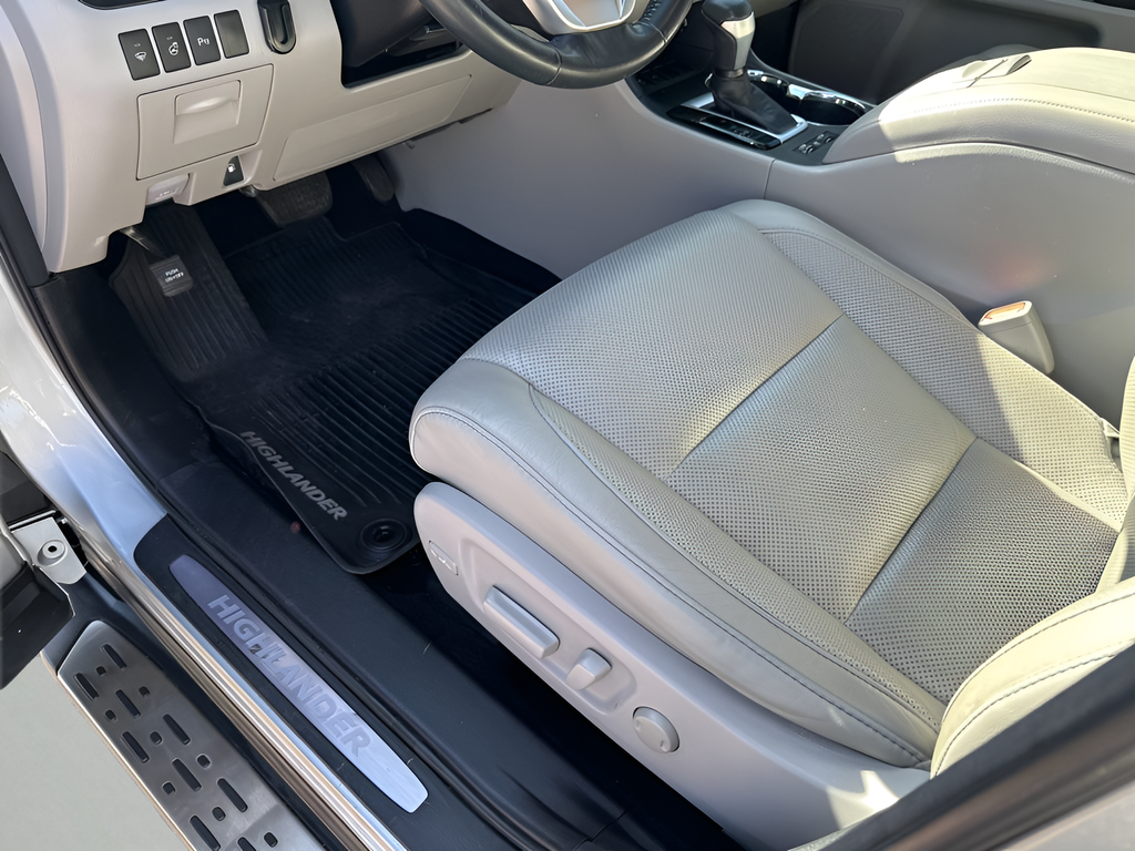 Used Car 2018 Toyota Highlander  For Sale Under $30,000 In Austin, Texas