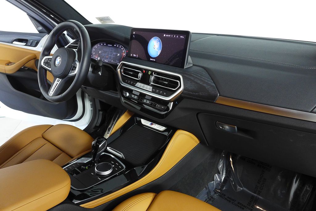 Thumbnail: 2025 BMW X4 - 13