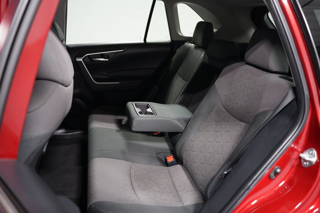 2023 Toyota RAV4 XLE 29