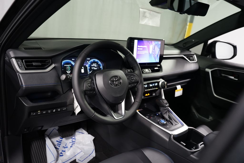 Thumbnail: 2025 Toyota RAV4 - 11