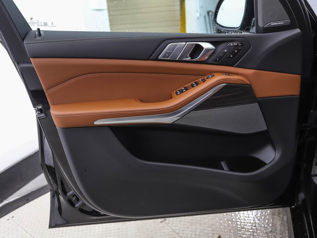 Thumbnail: 2026 BMW X7 - 9