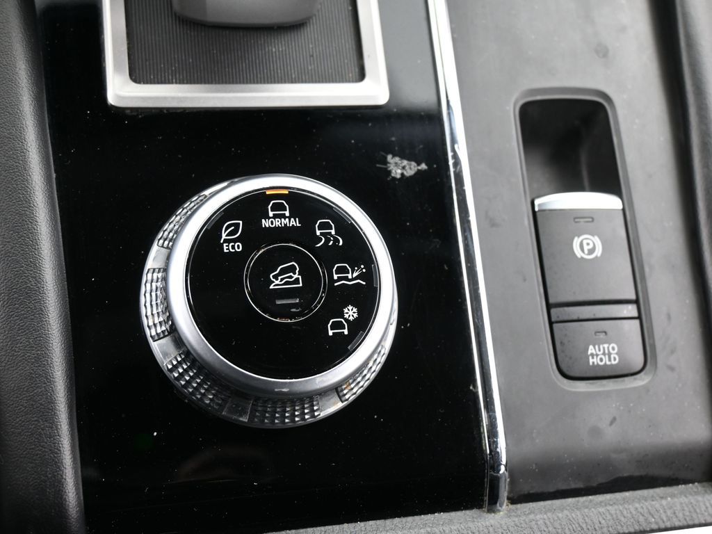 Used 2022 Silver Mitsubishi SE image 20