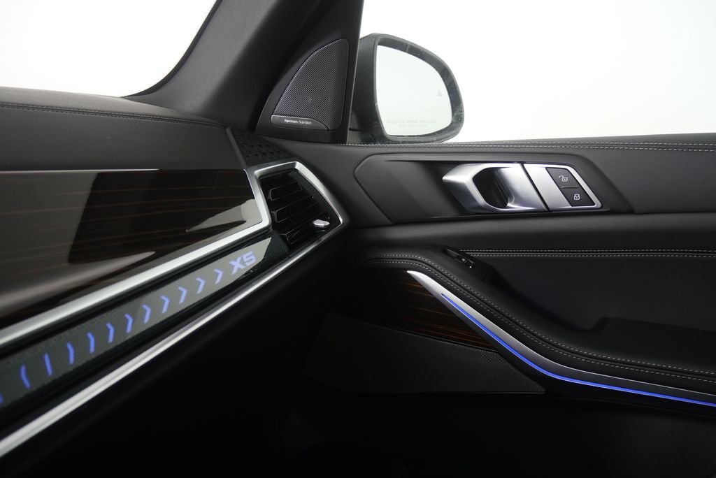 Thumbnail: 2026 BMW X5 - 23