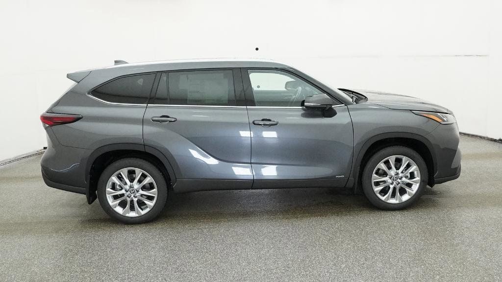 Thumbnail: 2025 Toyota Highlander - 20