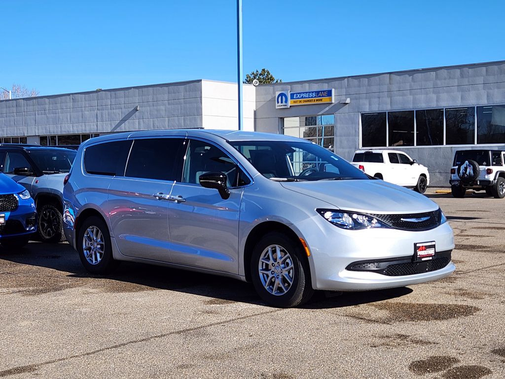 2026 Chrysler Voyager LX FWD