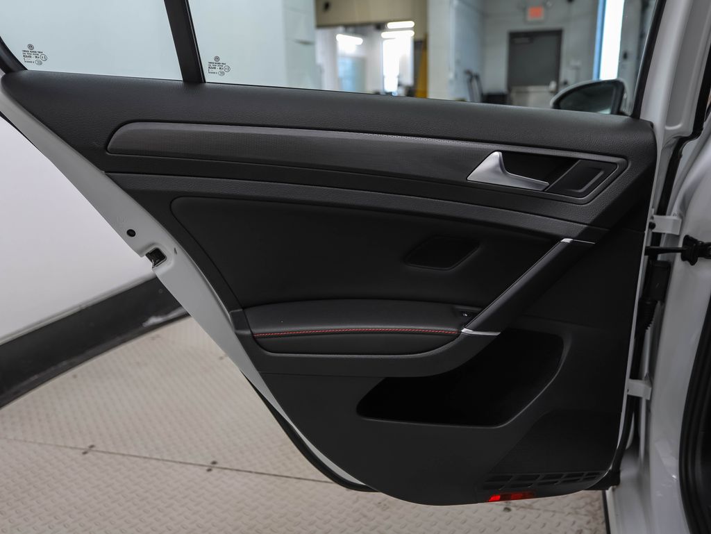 Thumbnail: 2019 Volkswagen Golf - 19