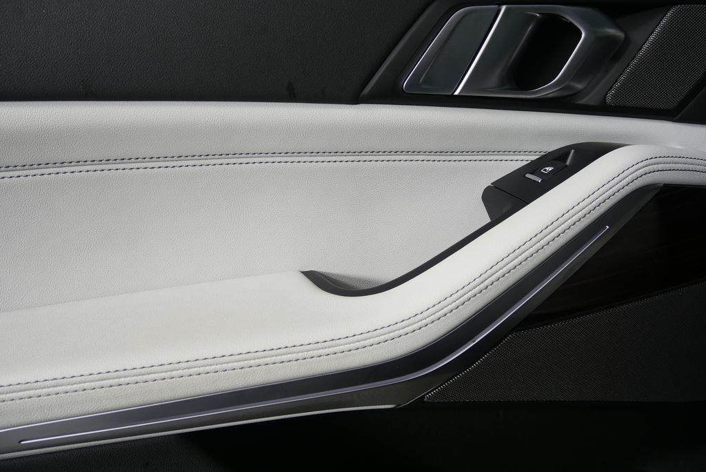 Thumbnail: 2025 BMW X5 - 14