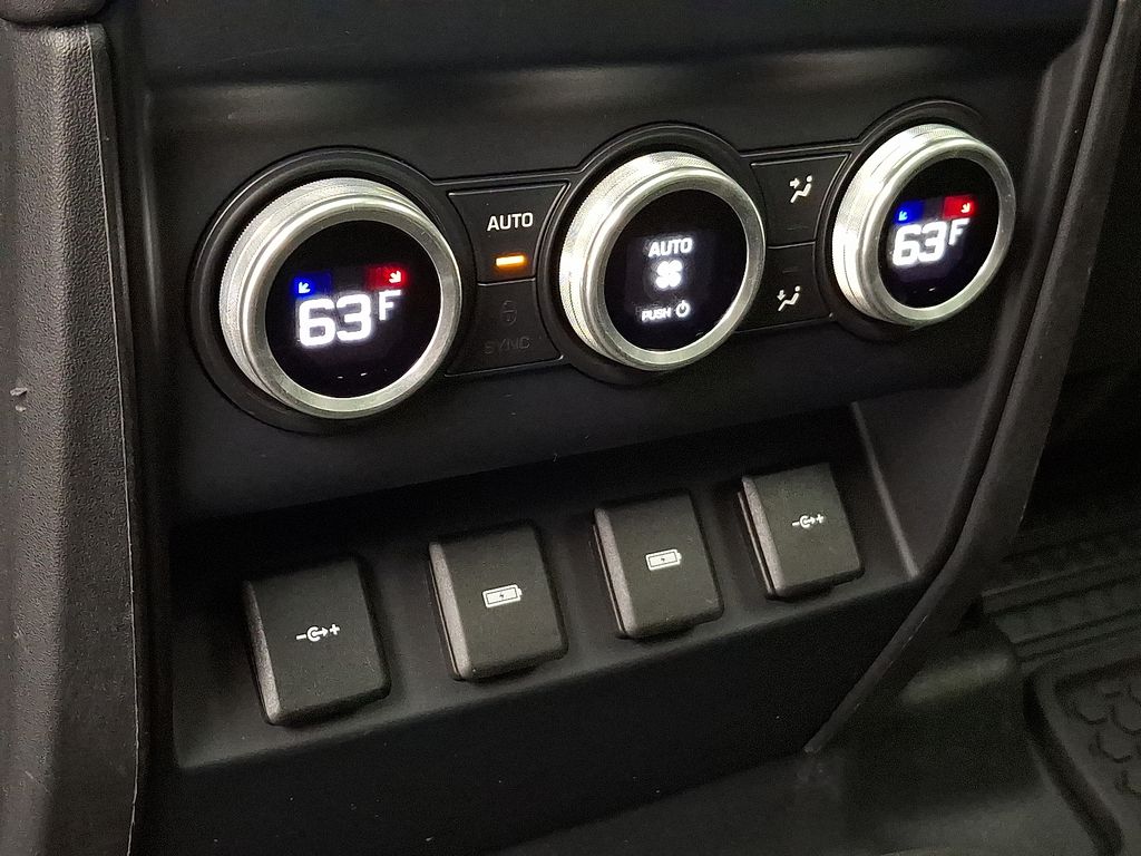 Thumbnail: 2020 Land Rover Defender - 11