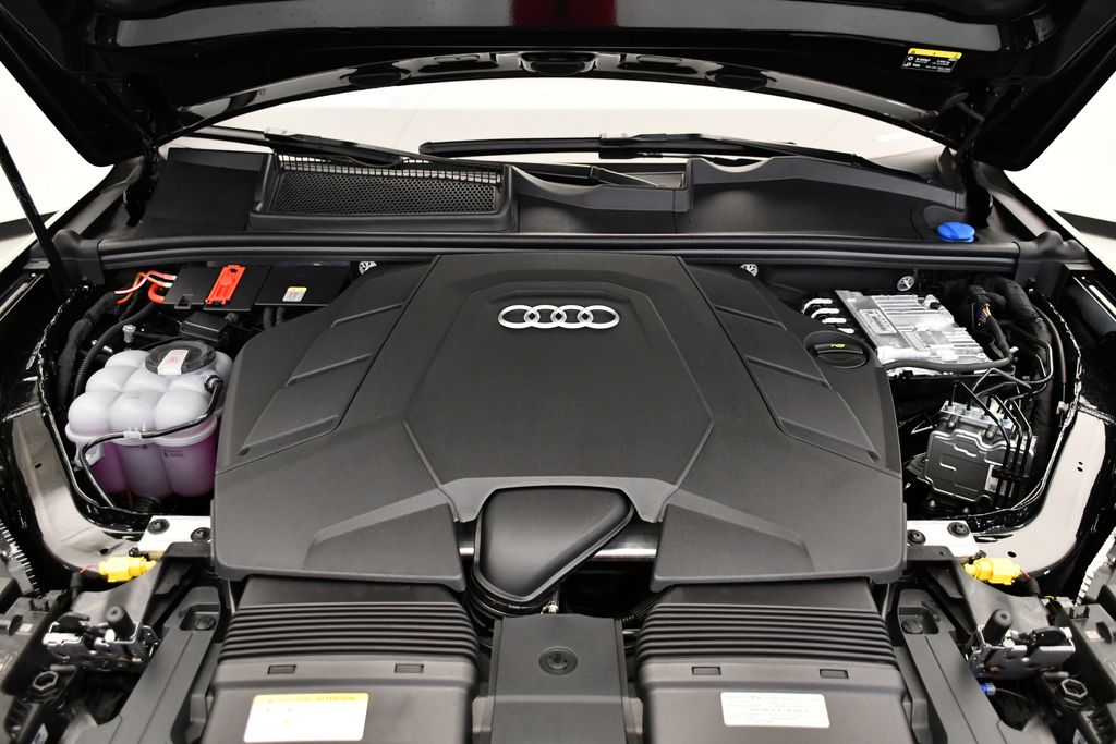 Thumbnail: 2025 Audi Q7 - 11