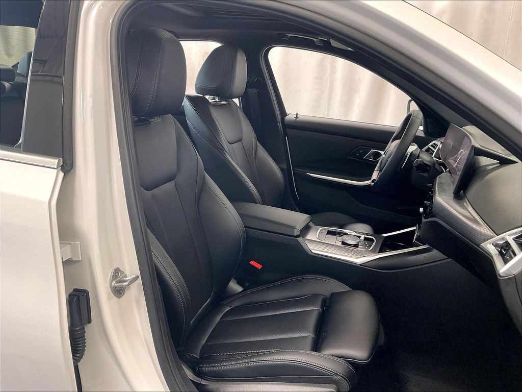 2026 BMW 3 Series — photo 11