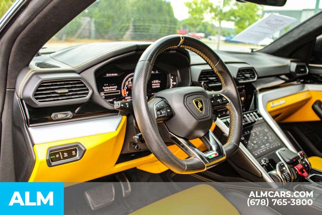 Used 2020 Blue Lamborghini Base image 23