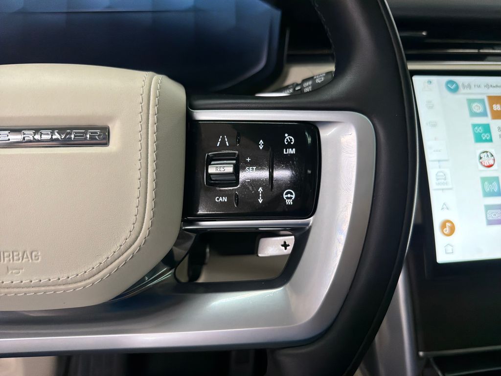Used 2025  Land Rover SE image 20