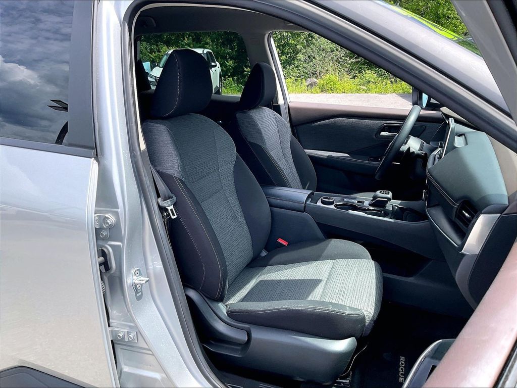 2023 Nissan Rogue — photo 10