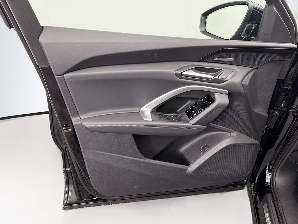 Thumbnail: 2025 Audi Q5 - 24