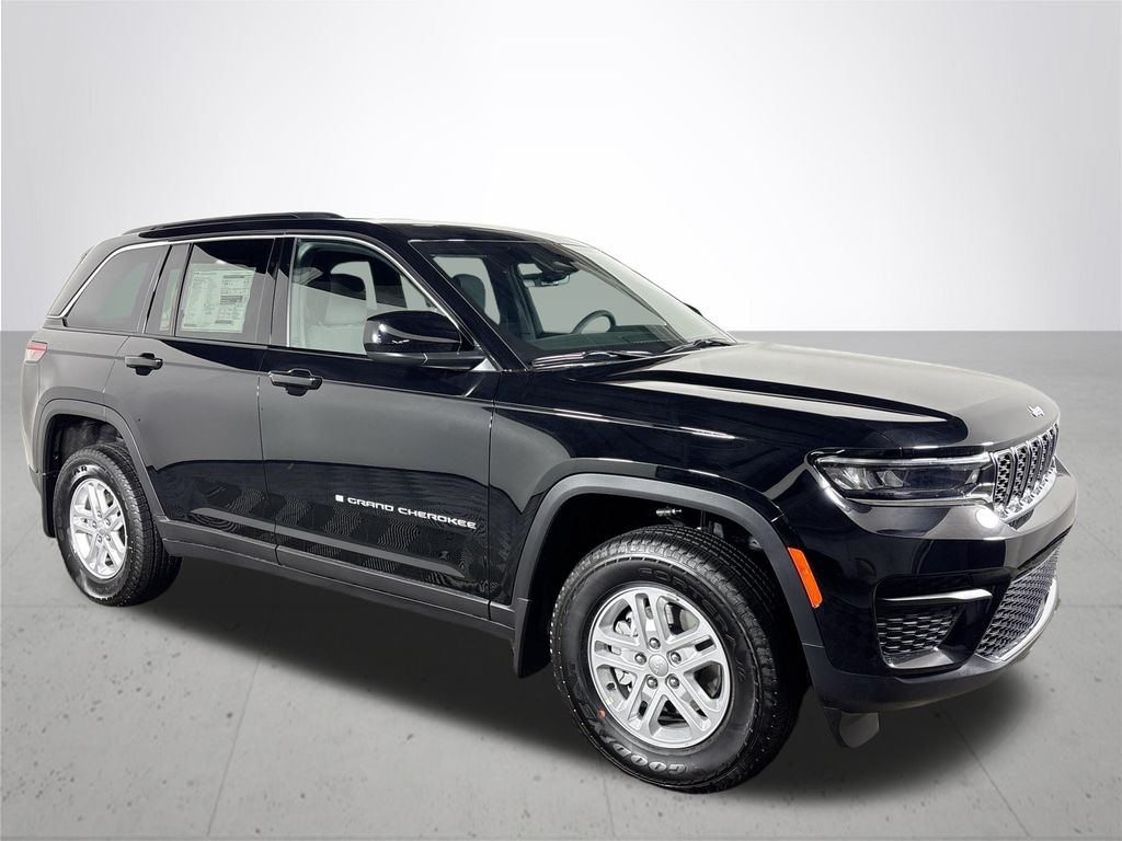 2025 Jeep Grand Cherokee Laredo photo 4