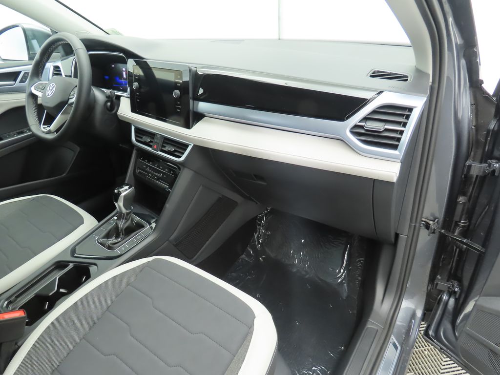 2025 Volkswagen Taos SE 18