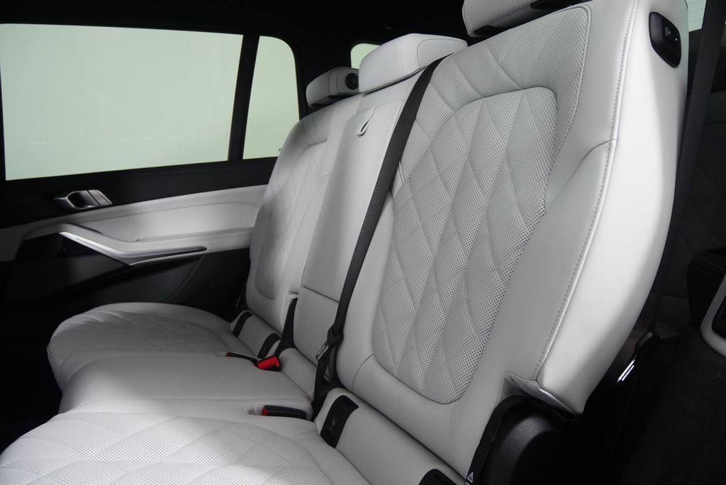 2026 BMW X7 xDrive40i 15