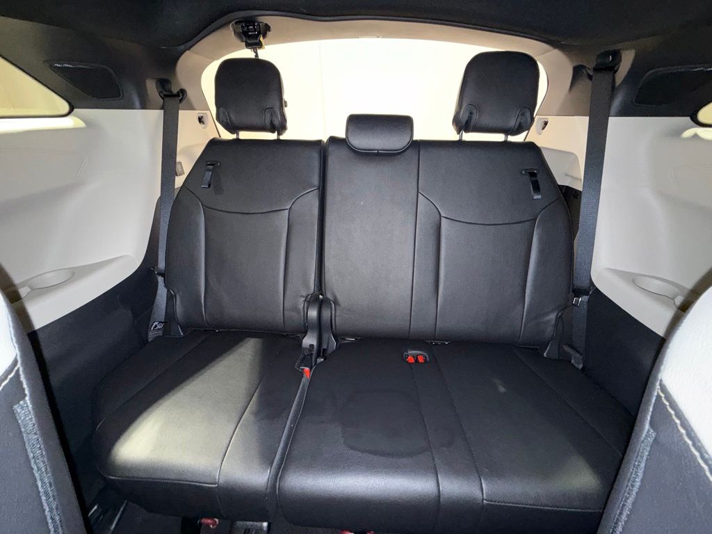 Thumbnail: 2026 Toyota Sienna - 25
