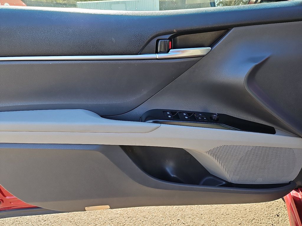 Thumbnail: 2018 Toyota Camry - 13