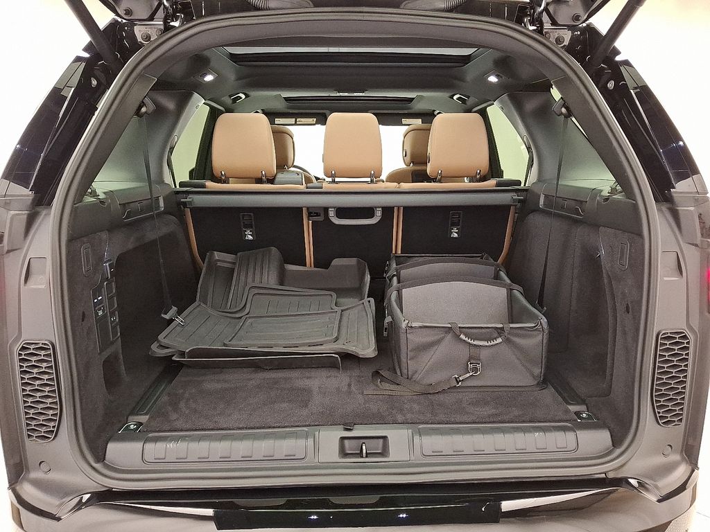 2024 Land Rover Discovery Dynamic SE 29